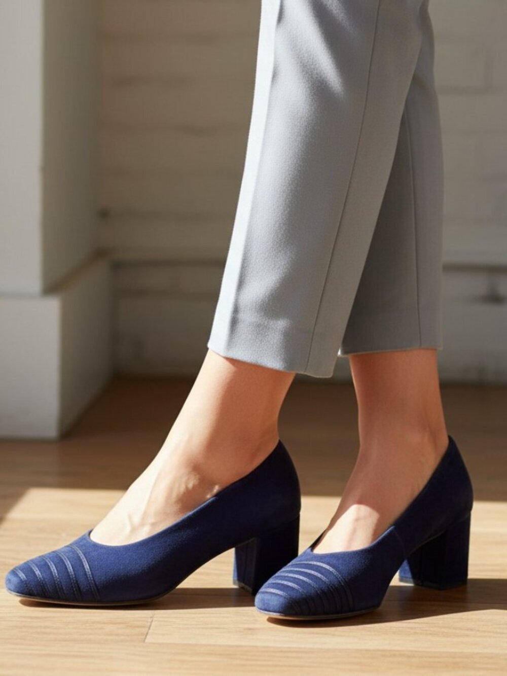 Pappagallo Blue Suede/Leather Heel Pump